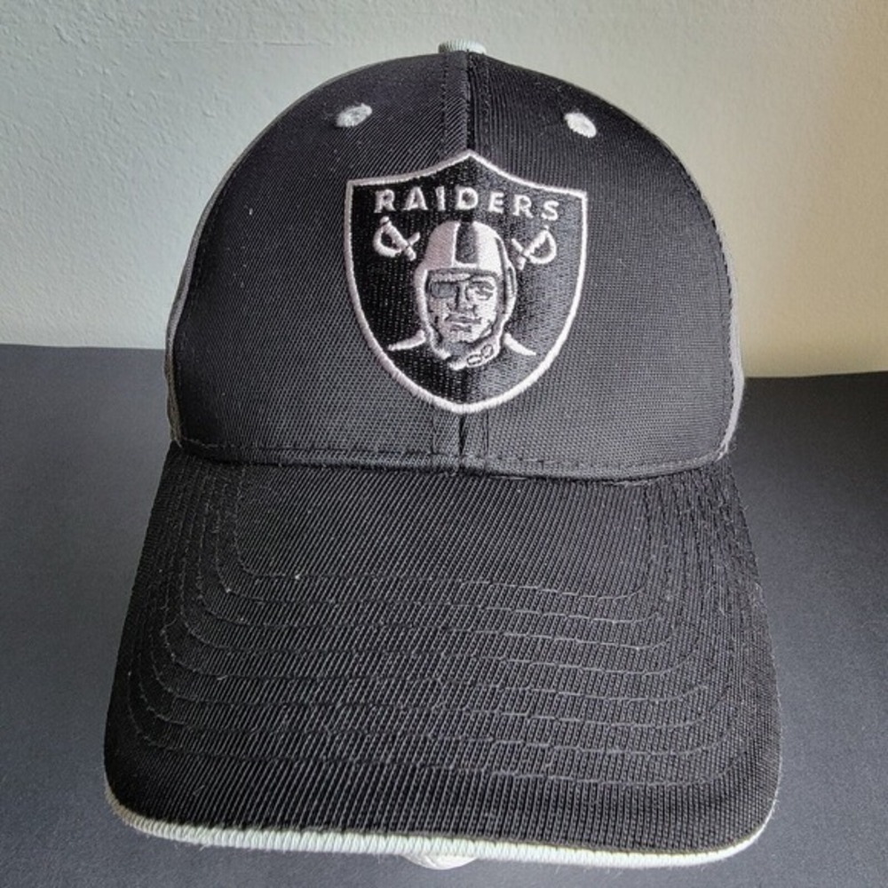 Oakland Las Vegas Raiders NFL Team Apparel Adjustable Strapback Hat Gray‎ Black